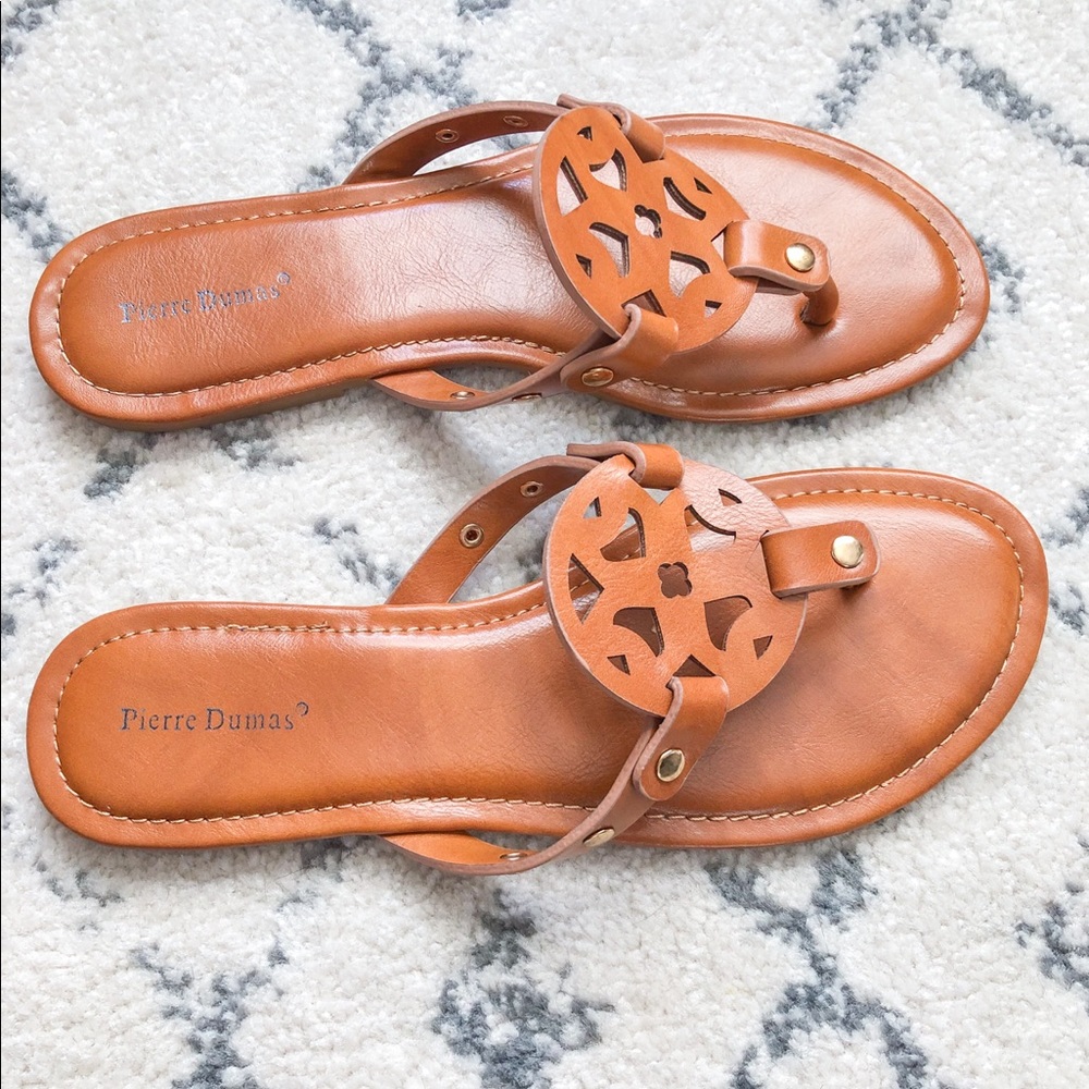 Pierre Dumas Medallion Flat in Tan size 8.5